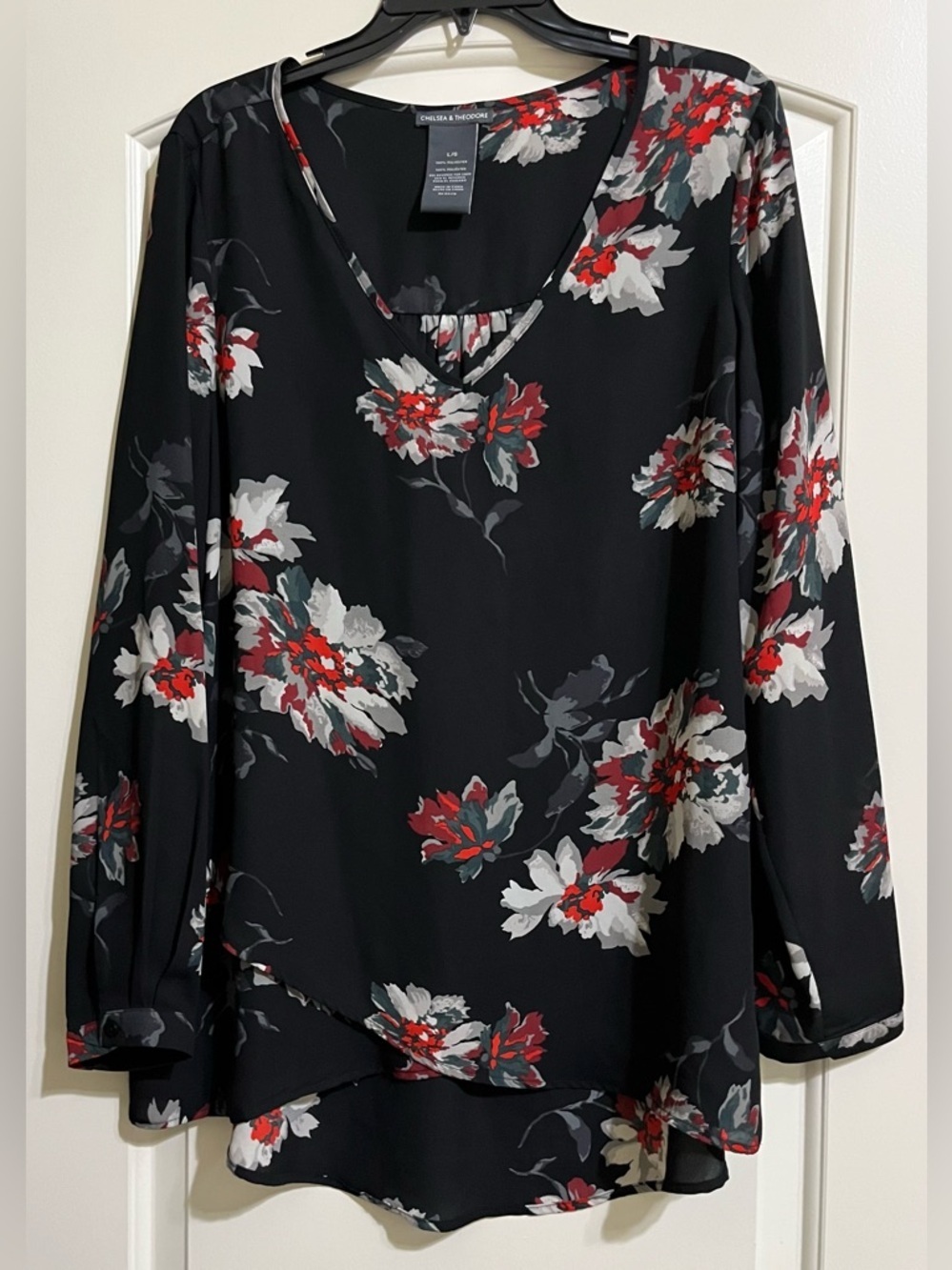 Chelsea and Theodore Black Red Gray White Tunic Floral Top Blouse Size Large